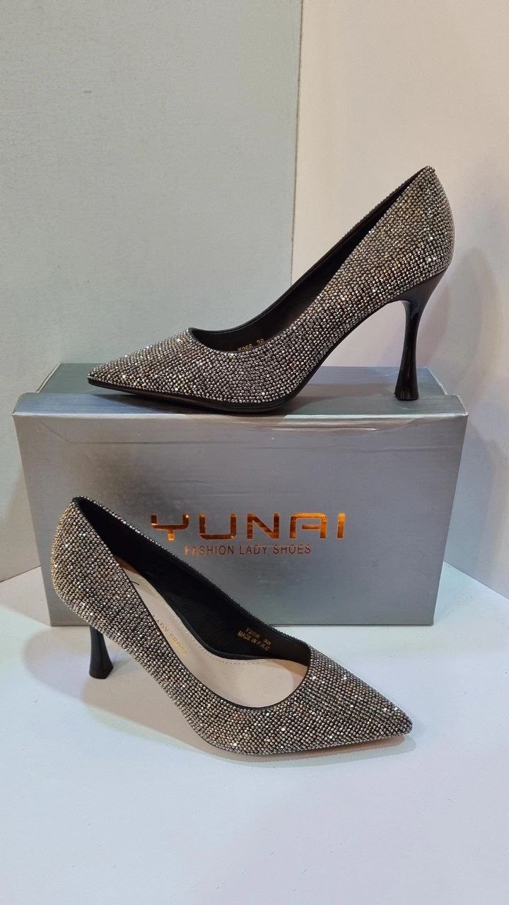 پاشنه زنانه مدل yunai
